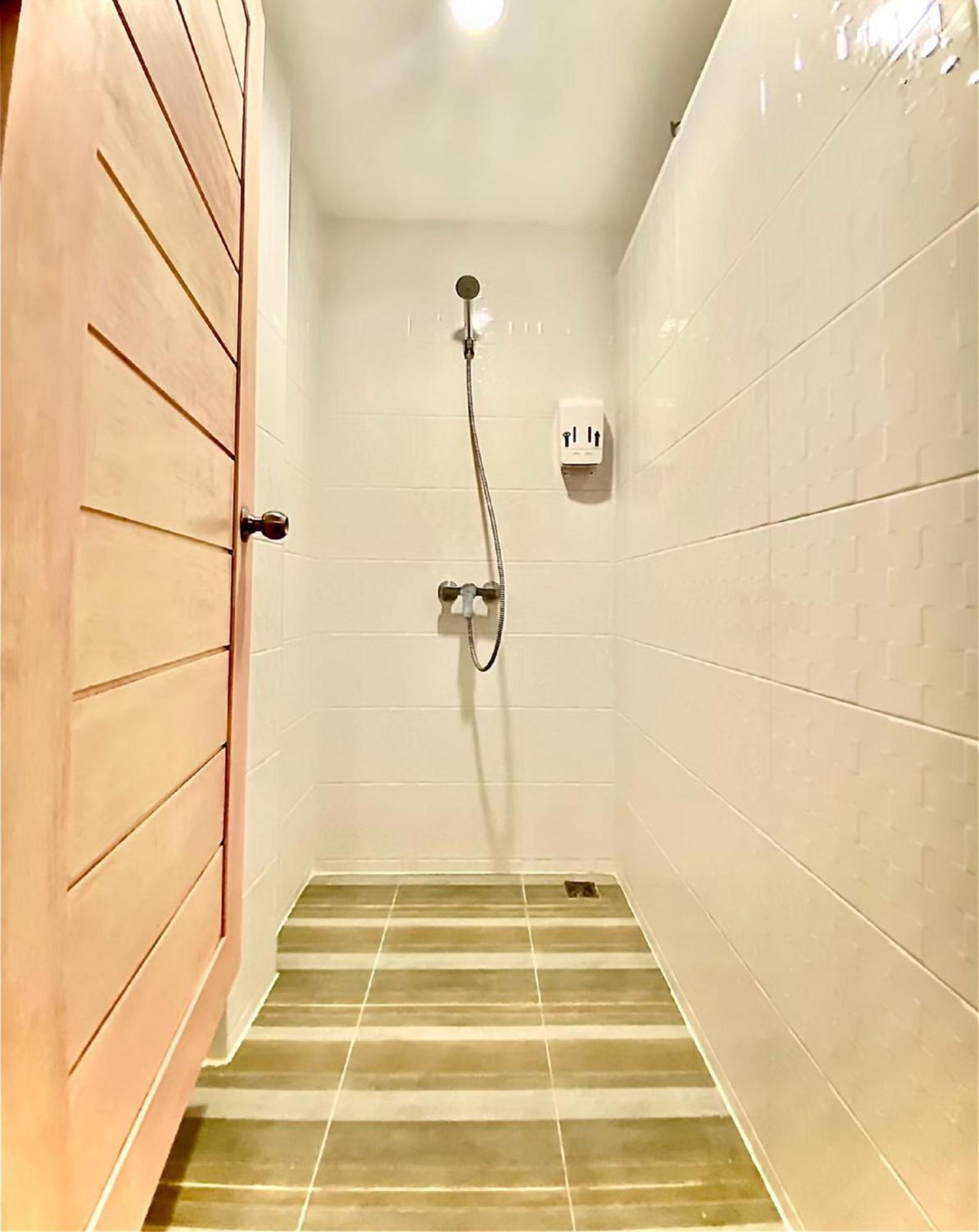 Click Hostel Bangkok Luaran gambar